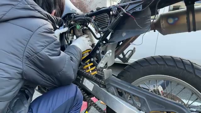 リアショック周辺の作業