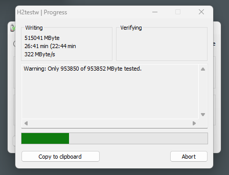 H2testw実行中の画面。322MB/sで書き込み継続中