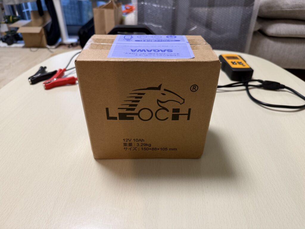 段ボールの側面のLEOCHロゴ
