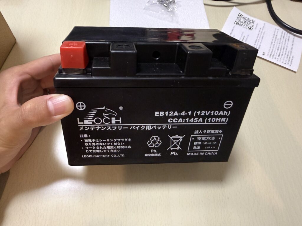 LEOCH EB12A-4-1本体。端子に赤いカバーが付いた状態