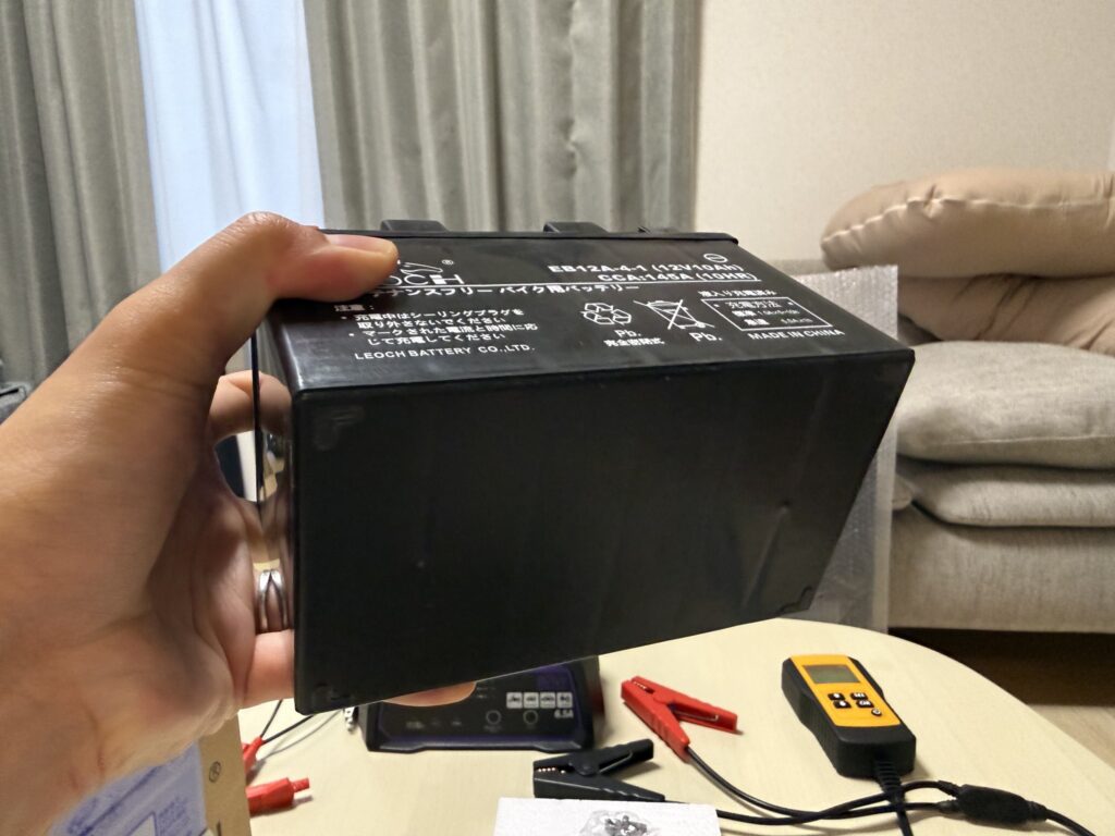バッテリー上部とケースの間の段差
